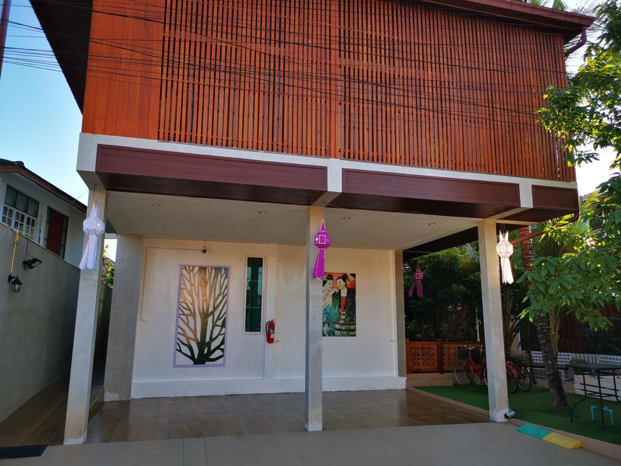 บุญเมืองน่าน Hotell Exteriör bild